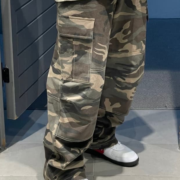 스튜디오 톰보이 카모플라주 카고 팬츠