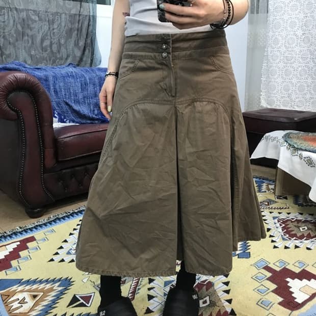 제페니즈 빈티지 여성 3버튼 디테일 미디스커트