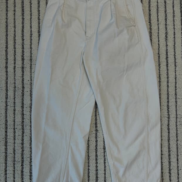 GU 와이드 원턱 화이트 데님팬츠