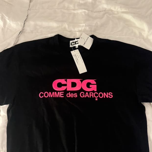 CDG 핑크 로고 티셔츠