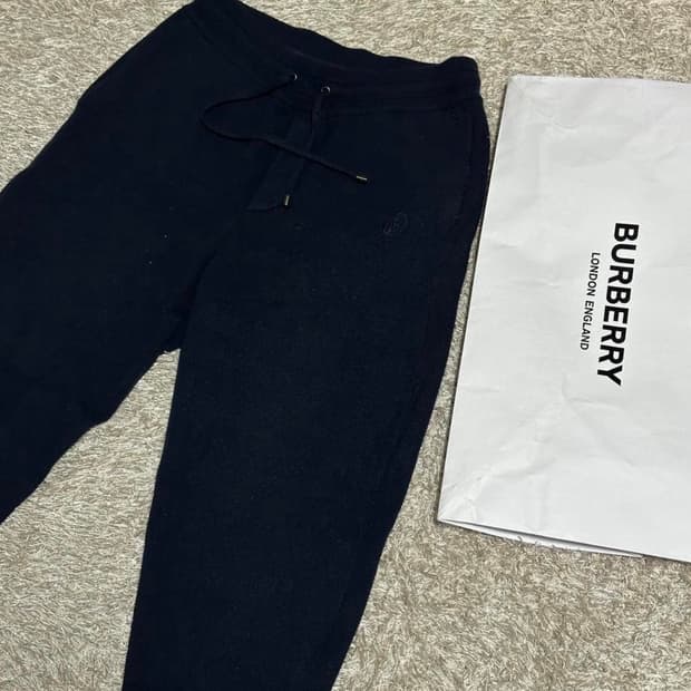[리오브] 버버리 TB 로고 케시미어 니트 조거팬츠