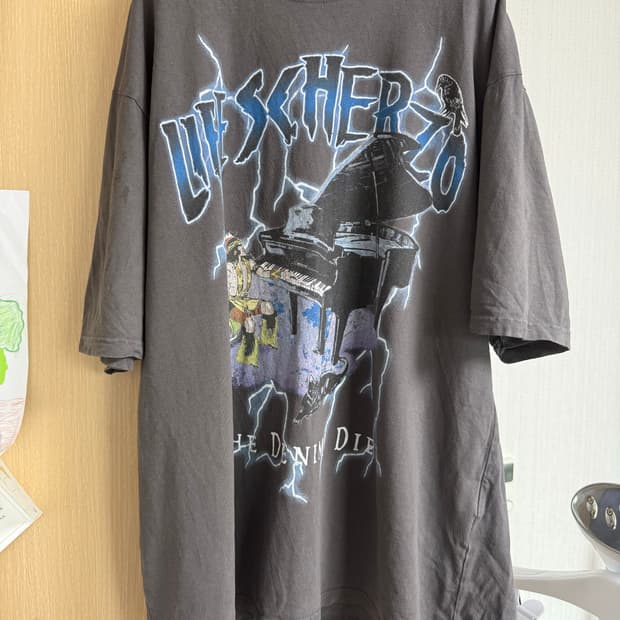 (크림구매)캐피탈 라이트닝 반팔 팝니다