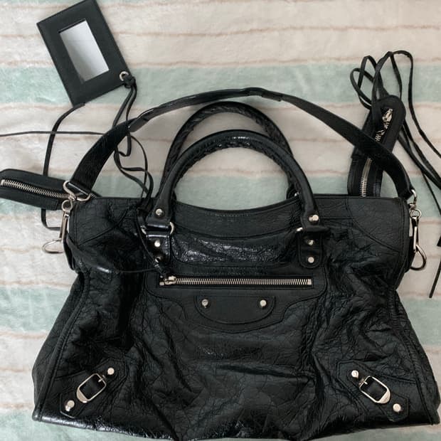 발렌시아가 르시티 미듐 모터백 블랙 은장