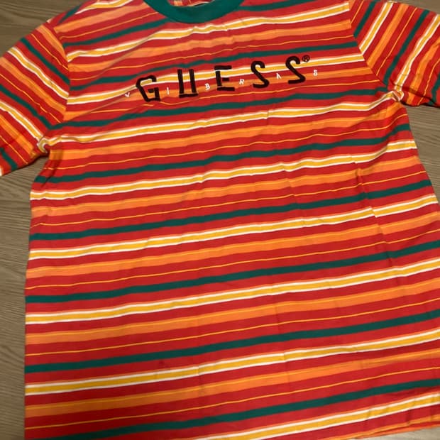 GUESS x J BALVIN STRIPED T-shirt
