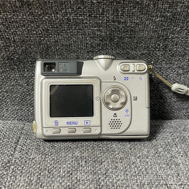 니콘 쿨픽스 5200