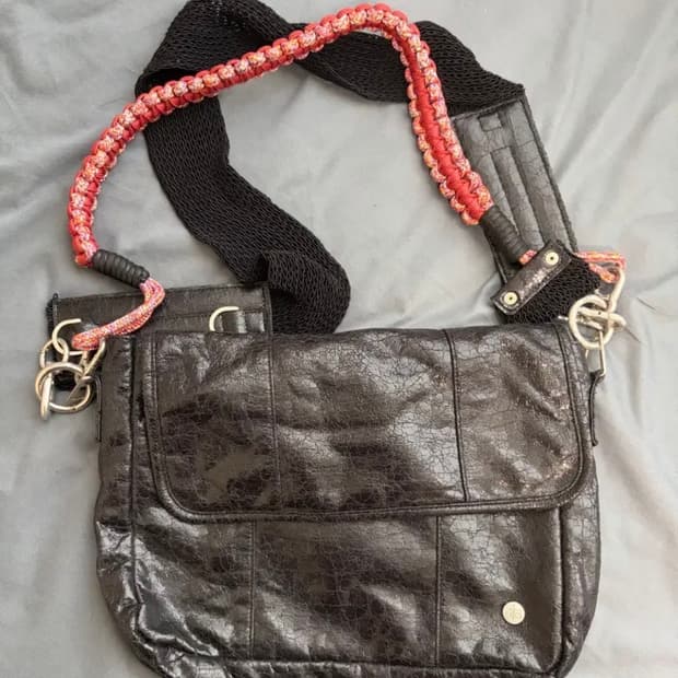 ADDOFF 레더 크로스백