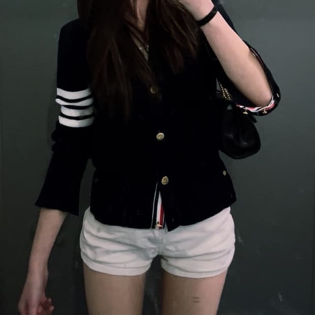 톰브라운 밀라노 클래식 브이넥 가디건 