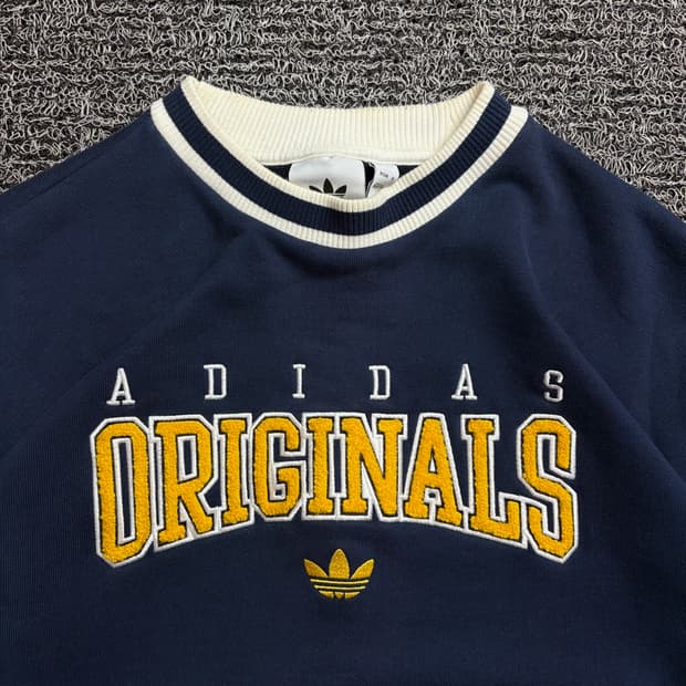 아디다스 오리지널 빅로고 크루넥 박시핏 스웻 셔츠 2054