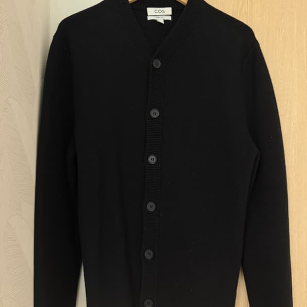 COS 블랙 가디건