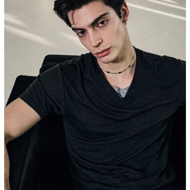 LAYERED V-NECK SLIM TEE [CHARCOAL]_L