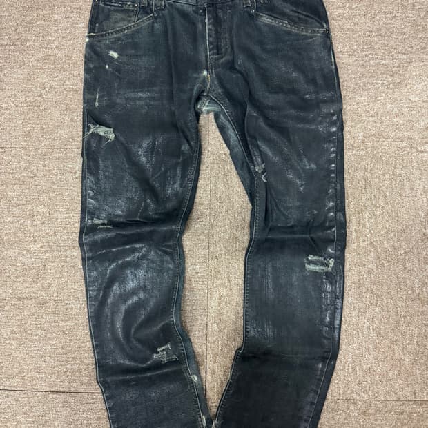 돌체앤가바나 디스트레스 왁스 코팅 데님 팬츠