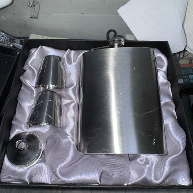 위스키 플라스크