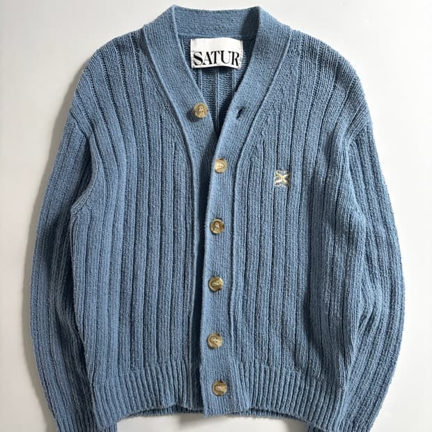 Satur 새터 자수로고 블루컬러 버튼 가디건