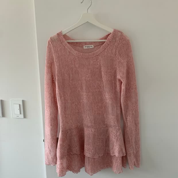 핑크 스퀘어 패턴 니트