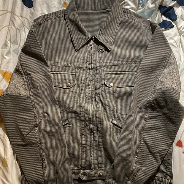 폴리테루 히코리 트러커 (2) 팝니다.