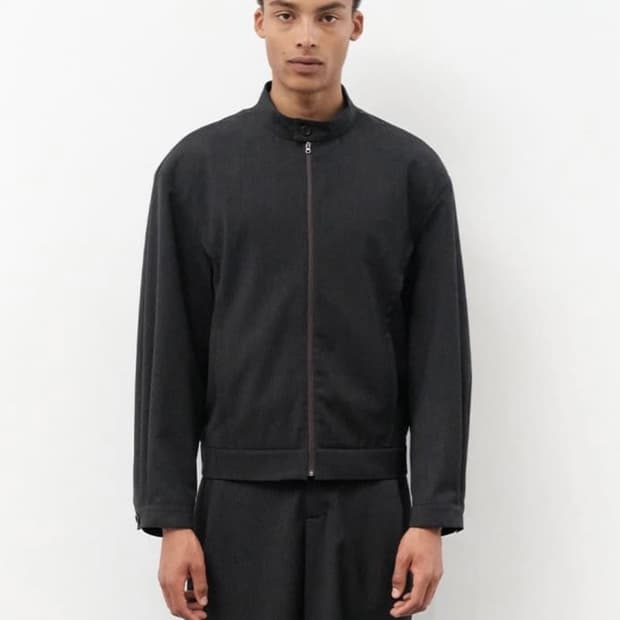 아모멘토 울 스트라이프 집업 자켓