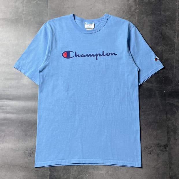 CHAMPION 챔피온 라이트블루 그래픽 반팔 티셔츠 A01268