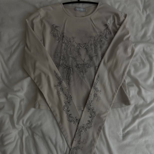 허그유어스킨 로코코 오너먼트 롱슬리브