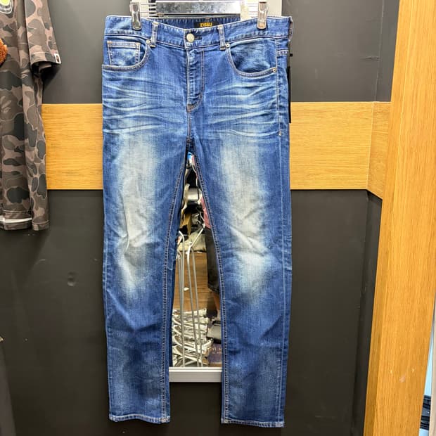EVISU 빽 포켓 자수 데님 팬치