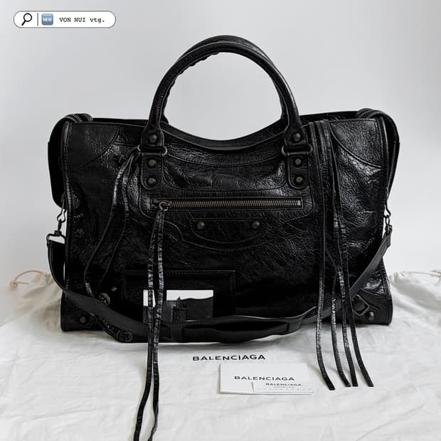 발렌시아가 클래식 시티백 미듐 판매합니다.