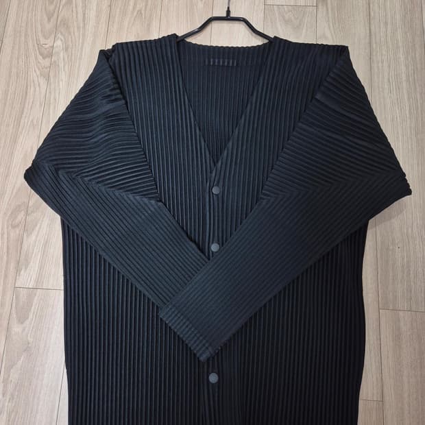 이세이미야케 옴므플리세 블랙 플리츠 가디건 2사이즈