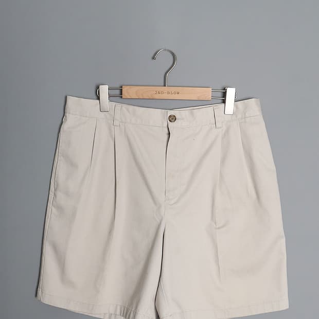 L.L.Bean Pintuck Chino Shorts (36)