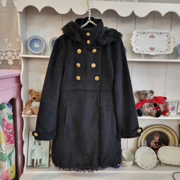 Liz Lisa(리즈리사) 로즈 라벨 블랙 퍼 코트