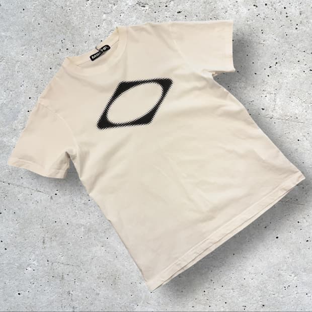 [M] 미스치프 MSCHF 로고 반팔티 화이트 B755