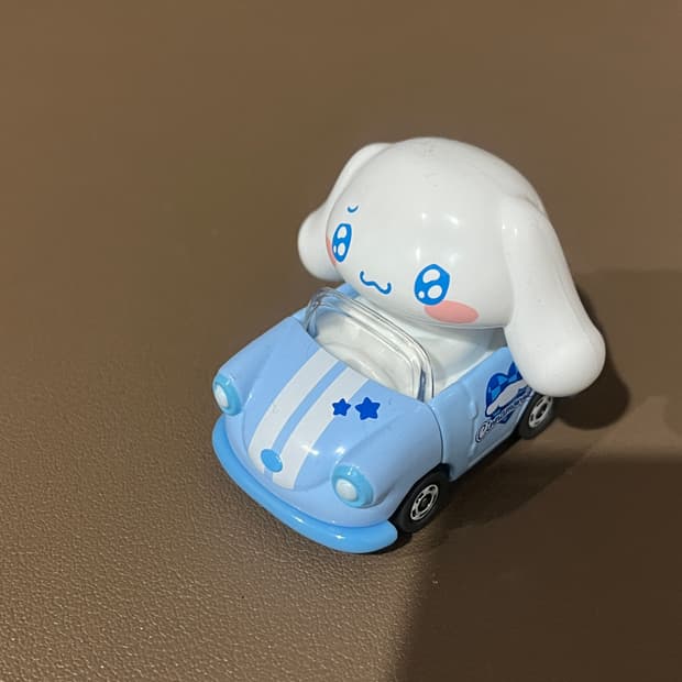 산리오 시나모롤 튠즈 토미카 자동차 레고 피규어 키링