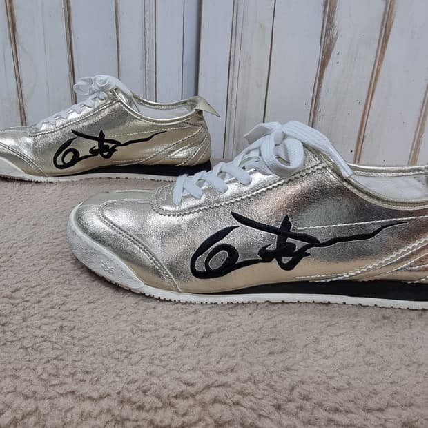 언코리 클래식 골드블랙 스니커즈 (D146