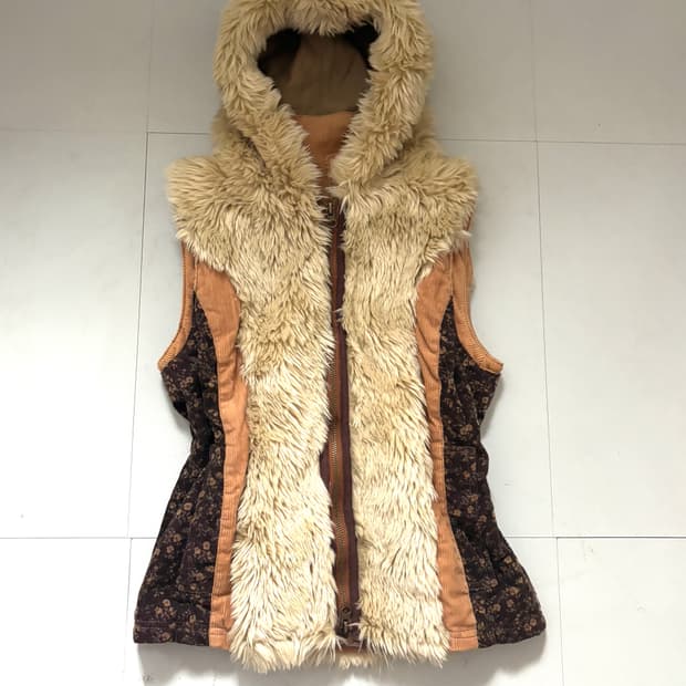 • Beige Fur Hooded Best Zip-Up 