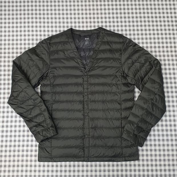 유니클로 브이넥 경량패딩 남자95