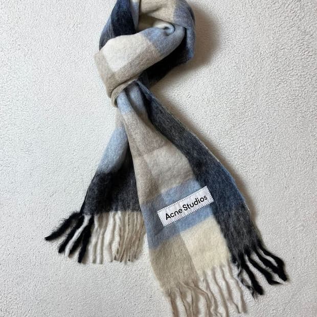 아크네스튜디오 24ss 시그니처 모헤어 체크 머플러 A1820