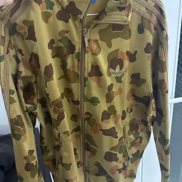 아디다스 카모 트랙탑