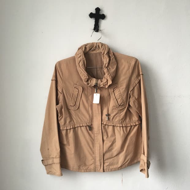 Neck line point jacket