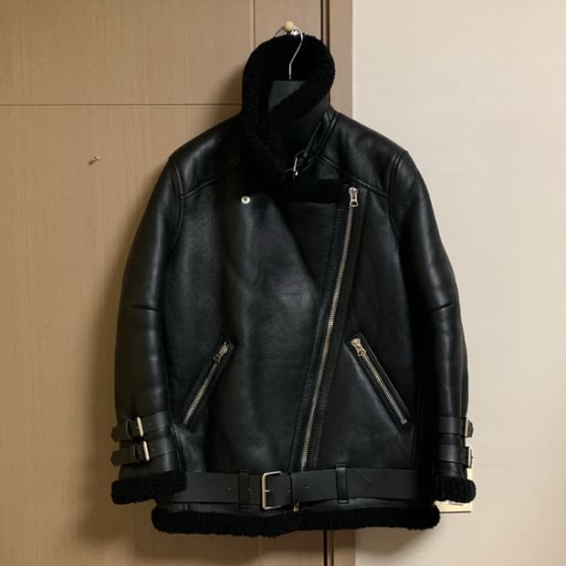 아크네스튜디오 벨로시티 무스탕 팝니다 (신세계택)