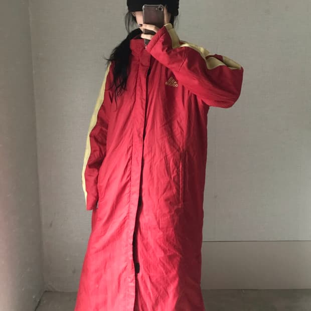 아디다스00s 레드 롱패딩
