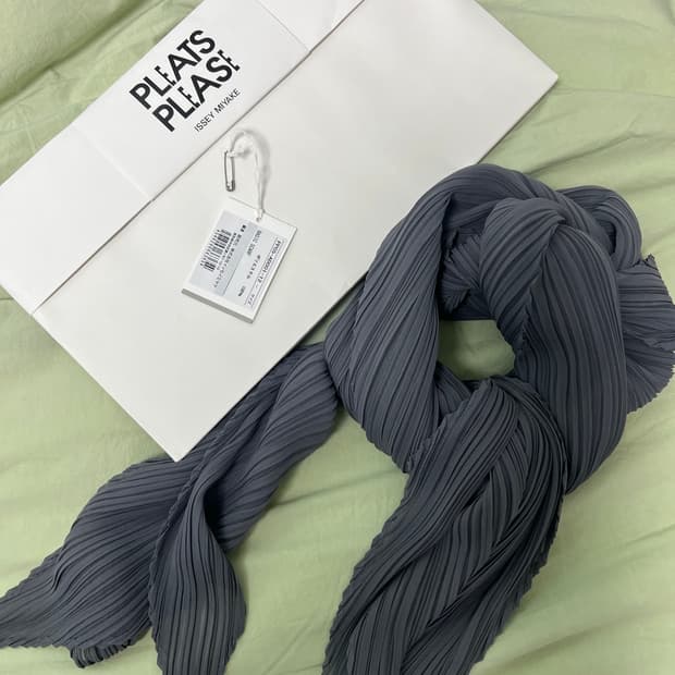 이세이미야케 플리츠플리즈 베이직 스카프 그레이