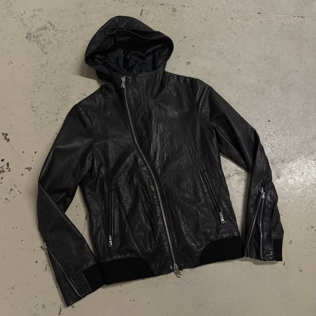 Diagonal zipper detail hood leather jk