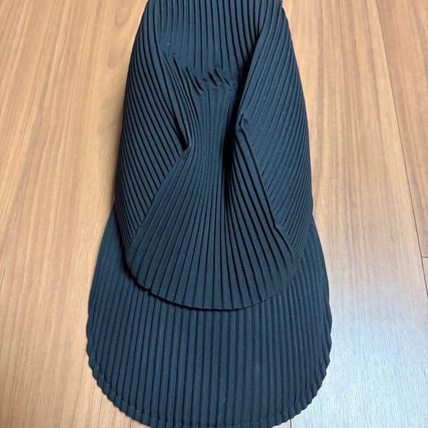 옴므플리세 플리츠 모자 볼캡 블랙