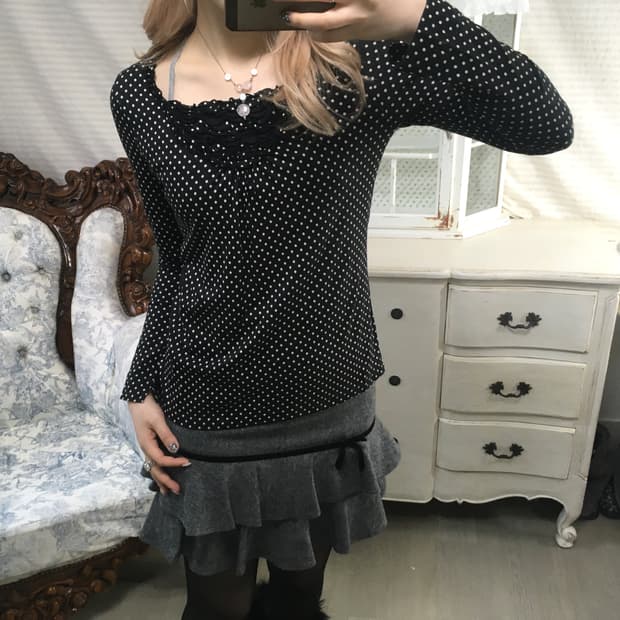  dot frill long sleeve top