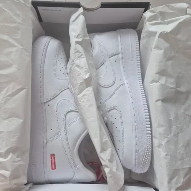 슈프림 포스 화이트 새상품 (270mm)