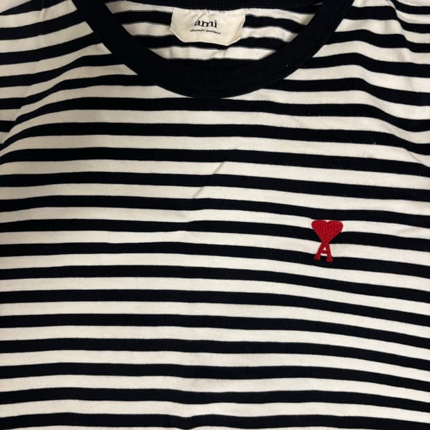 아미 긴팔 티셔츠