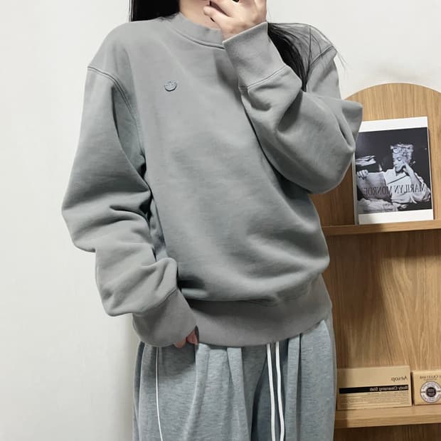 [정품] 아디다스 그레이 패치로고 기모 맨투맨 [ L ]