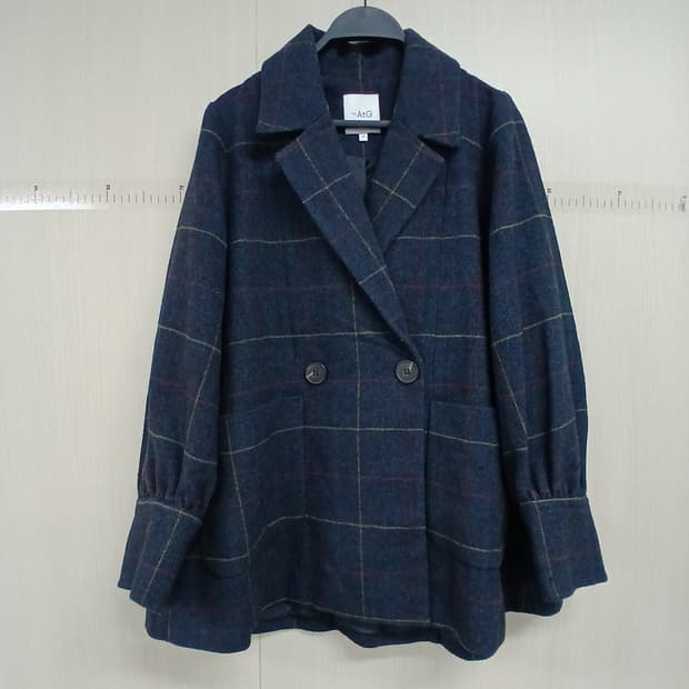 the AtG 체크 더블 자켓