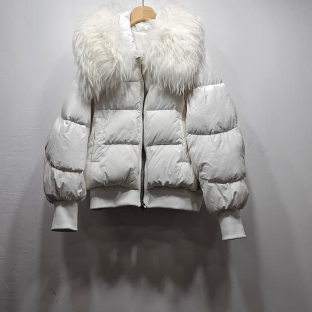 화이트 폭스 퍼카라 오리털 숏패딩M