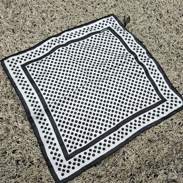 톰포드 폴카 실크 도트 스카프