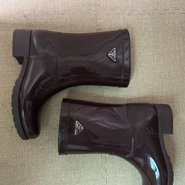 프라다 레인부츠