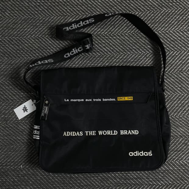 00s 아디다스 올드스쿨 스펠아웃 크로스백o 3389