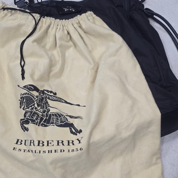 버버리 버클레이 나일론 금속장식 토트백 